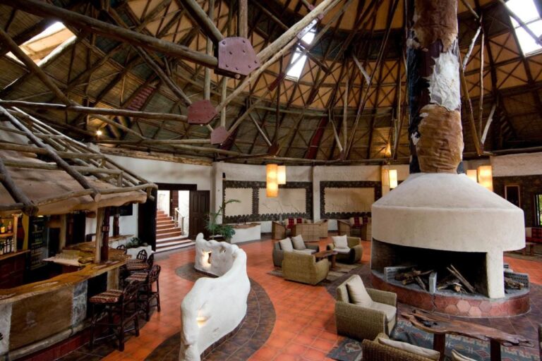The wooden bar and the lounge around a central fireplace, under the roof frame